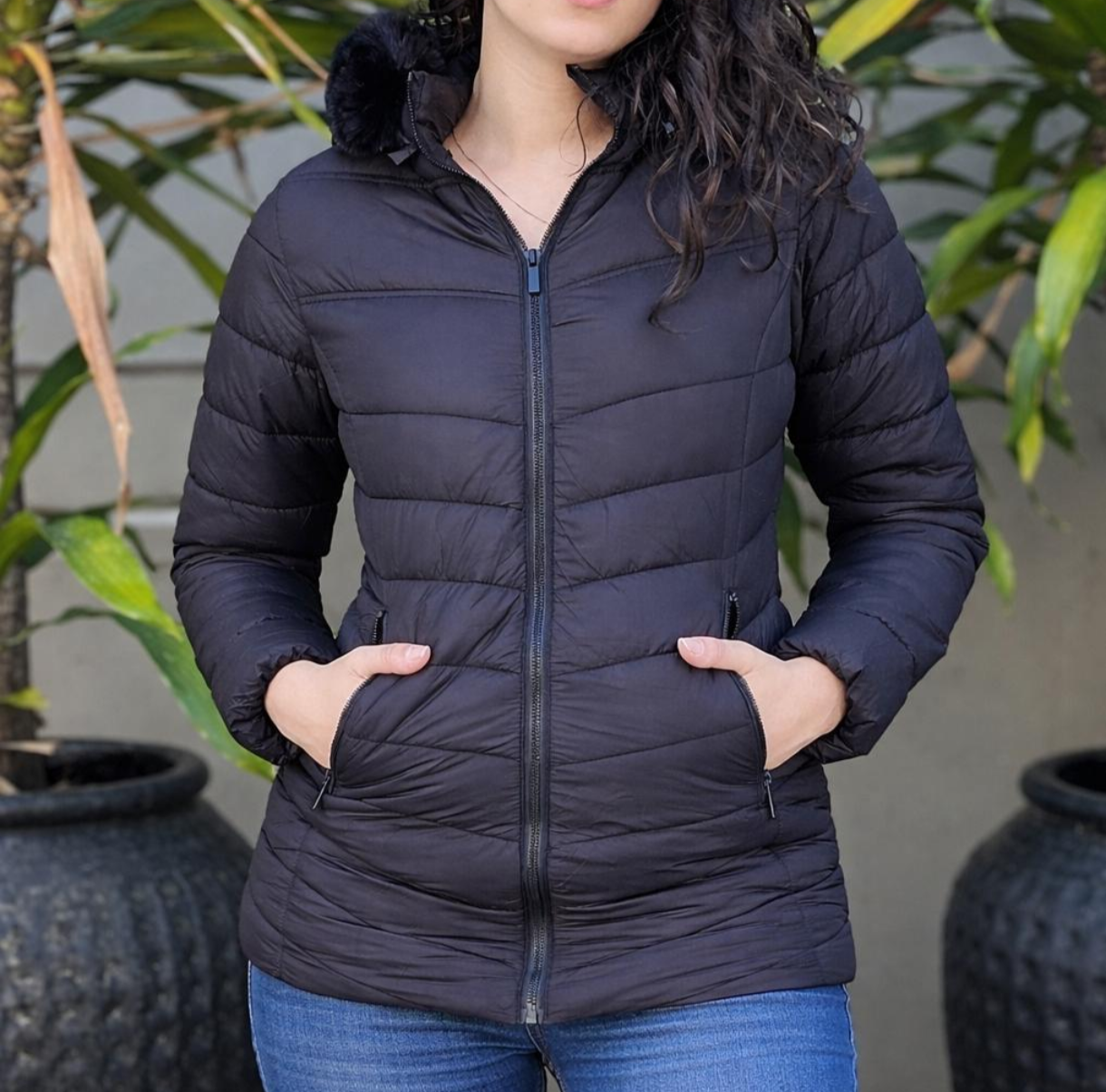 Jaqueta Puffer Feminina Premium com Capuz de Pelúcia