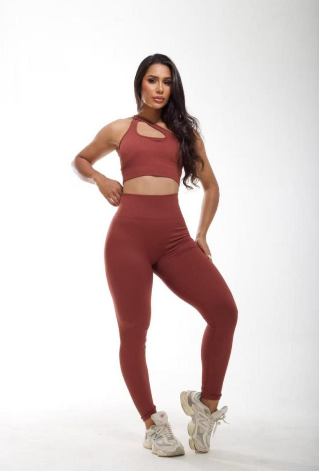 Conjunto Fitness Seamless Premium – Top com Recorte e Legging Cintura Alta (Terracota)